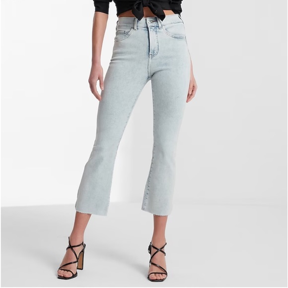 Express Women’s High Waisted Light Wash Raw Hem Cropped Flare Jeans, Size 8P - Picture 3 of 6